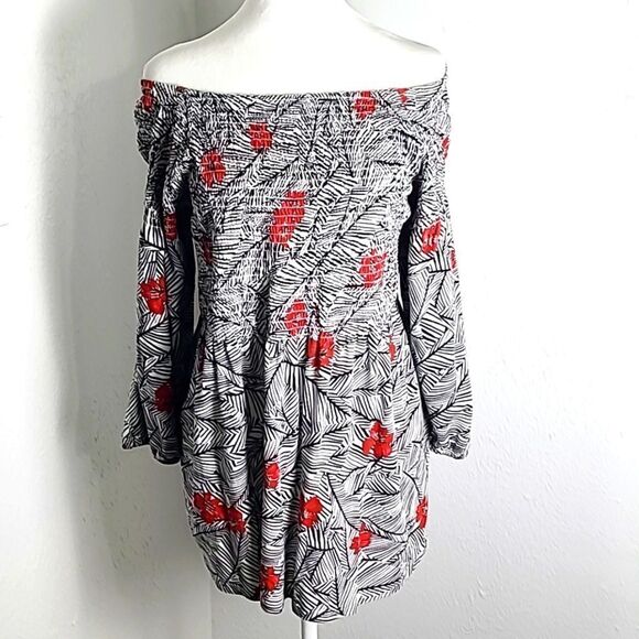 J. Jill Black & White Top w/Red Flowers, Shirred Elastic Chest, Size Medium P - Picture 1 of 11